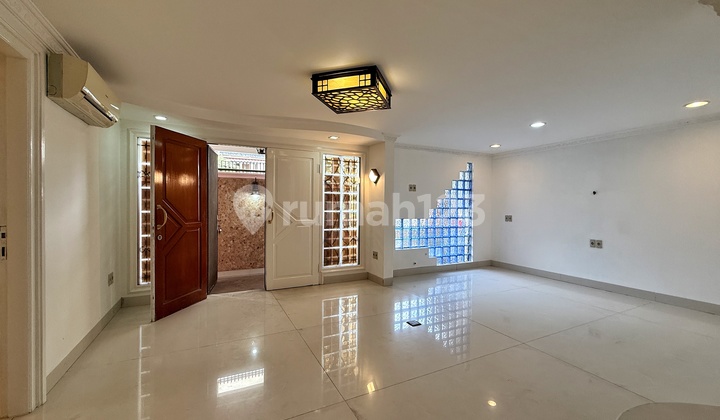 Rumah Huk 2.5 Lantai Tanjung Duren Jakarta Barat