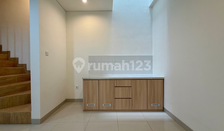 New 3-Storey Strategic House in Tanjung Duren, West Jakarta 8
