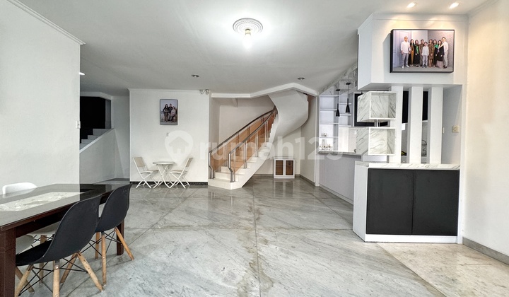 Rumah Semi Furnish 2 Lantai Hadap Timur Row Jalan Paling Besar Green Ville Jakarta Barat 2