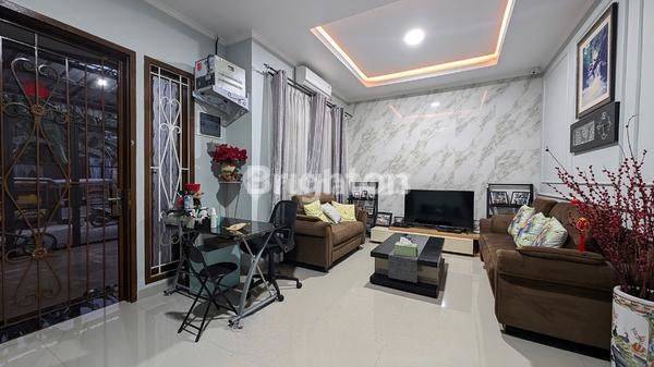 Rumah Cantik 3 Lantai Row 2 Mobil Duri Kepa, Jakarta Barat 1