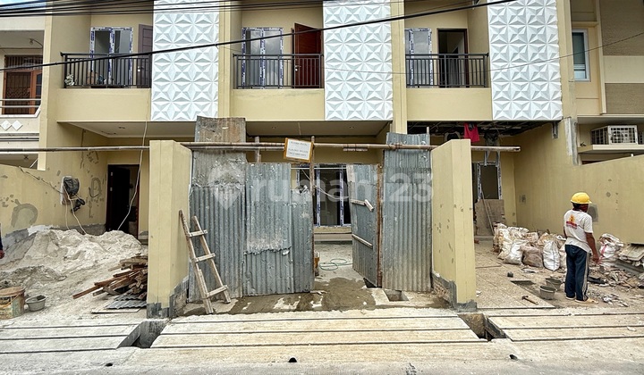 Rumah Baru 3lt Strategis Row 2mbl Duri Kepa Dekat Tanjung Duren Jakarta Barat 1