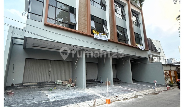 Ruko Baru 4lt Strategis Pinggir Jalan Ramai Taman Ratu Dekat Tanjung Duren Jakarta Barat