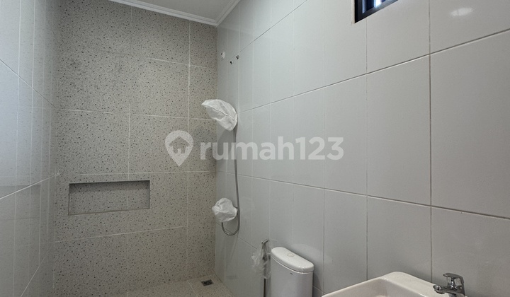 Rumah Baru 8X15 Cakep Dekat Taman Muara Karang Jakarta Utara 2