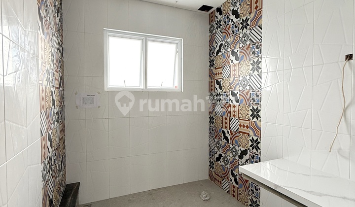 Rumah Mewah 3.5lt Dengan Lift Strategis Puri Indah Jakarta Barat 2