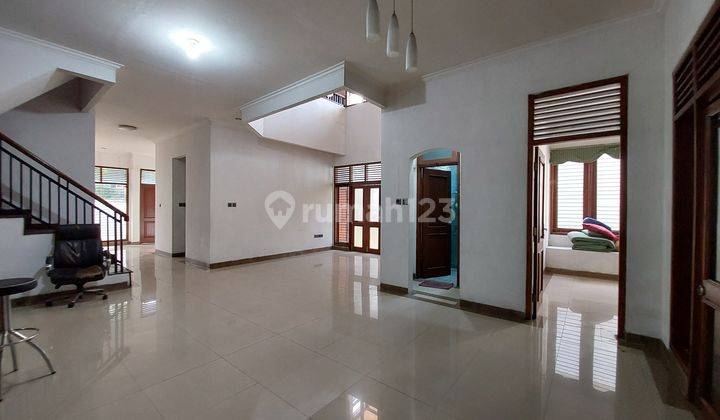 RUMAH 2½LANTAI MODERN DEKAT SLIPI JAYA, JAKARTA BARAT 2