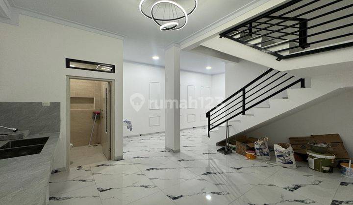 Rumah Baru modern minimalis Dekat Mall Central Park, Jakarta barat 1