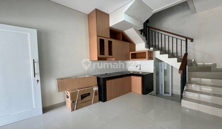 RUMAH 1M-an JALAN 2 MOBIL LEGA TAMAN RATU, JAKARTA BARAT 2