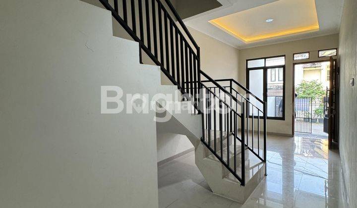 RUMAH BARU 3lt LEBAR JALAN 3 MOBIL TAMAN COSMOS, JAKARTA BARAT 2