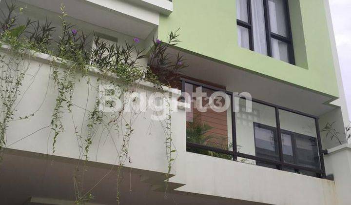 RUMAH BARU KEBUN JERUK, JAKARTA BARAT 2½LANTAI FULL FURNISH 2