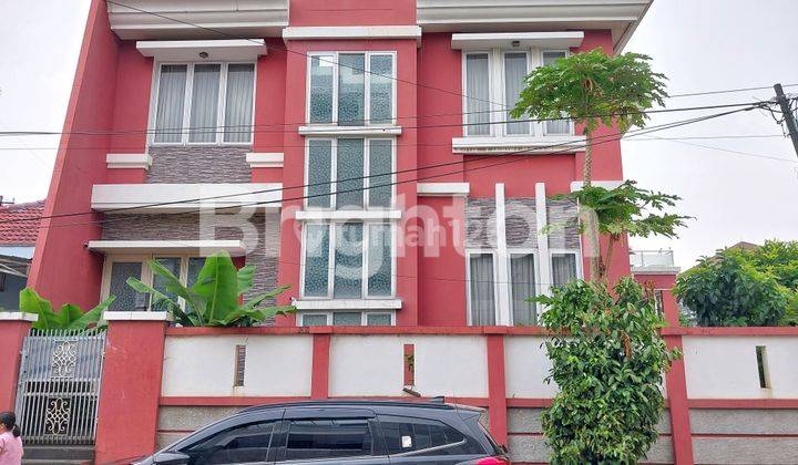 RUMAH HOEK 3LT DI KOMPLEK GREEN VILLE, JAKARTA BARAT 2