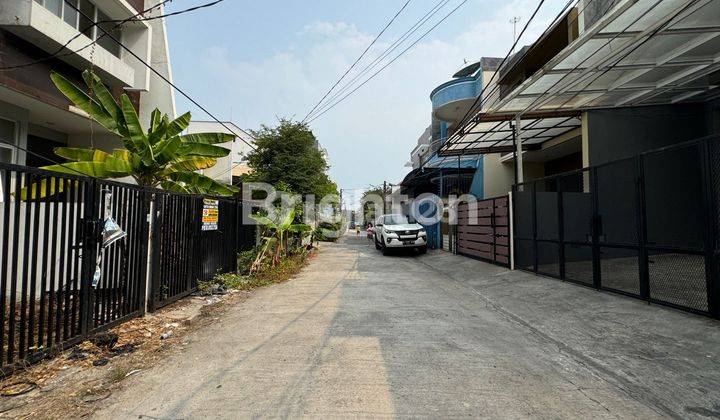 RUMAH TAMAN RATU DENGAN KOLAM RENANG INDOOR, JAKARTA BARAT 2