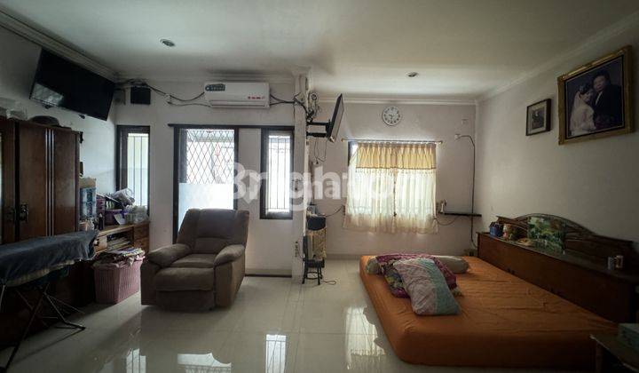 RUMAH TOMANG 2.5 LANTAI TERMURAH CARPORT 2 MOBIL, JAKARTA BARAT 1