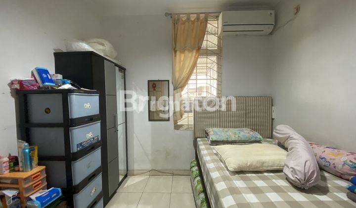 RUMAH 2 LANTAI SEMI FURNISHED DI DALAM KOMPLEK TAMAN SEMANAN, JAKARTA BARAT DI DEKAT PURI, KOSAMBI, DAN GREEN LAKE CITY 2