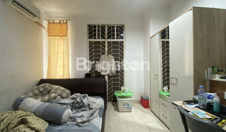 RUMAH 2 LANTAI SEMI FURNISHED DI DALAM KOMPLEK TAMAN SEMANAN, JAKARTA BARAT DI DEKAT PURI, KOSAMBI, DAN GREEN LAKE CITY 2