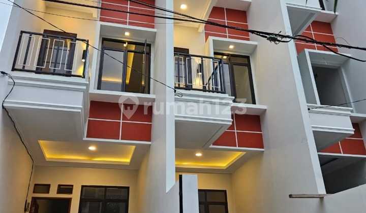 Rumah Baru 3 Lt Lebar Jalan 2mbl Komplek Taman Ratu Jakarta Barat 1