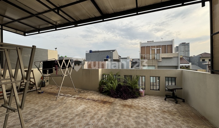 Attractive Size and Price House in Taman Ratu West Jakarta 2