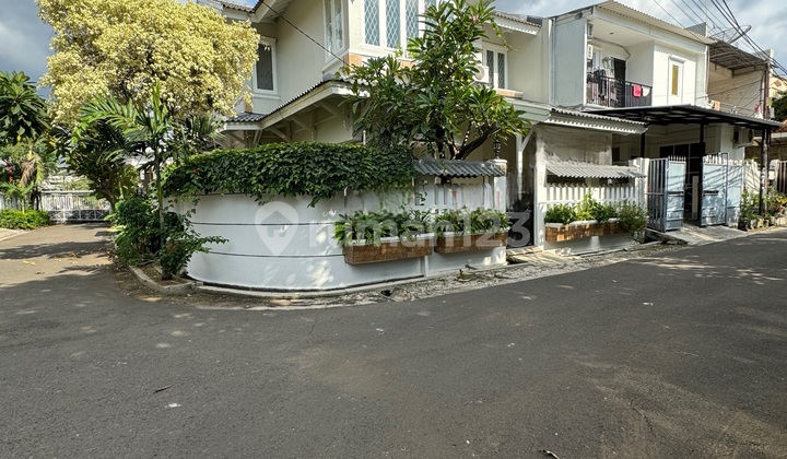 Rumah Hoek Cluster Sunrise Garden Dekat Taman Ratu Jakarta Barat 1