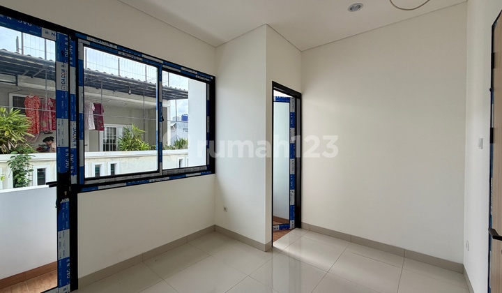 New 3-Storey Strategic House in Tanjung Duren, West Jakarta 9