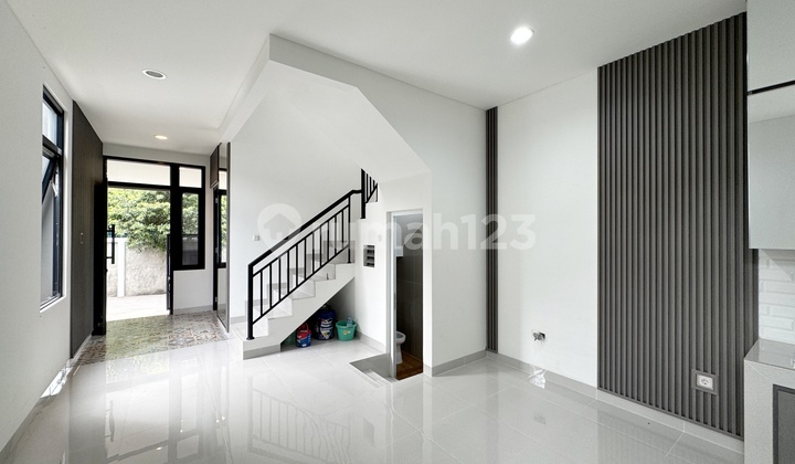 Rumah Baru Hoek 3 Lantai Siap Pakai Duri Kepa Dekat Tanjung Duren Jakarta Barat 2