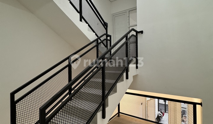 Rumah Baru 3.5 Lantai Strategis Grogol Jakarta Barat 1