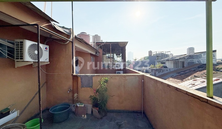 Rumah Siap Huni 3lt Strategis Lebar Jalan 2mobil Tanjung Duren Jakarta Barat 2