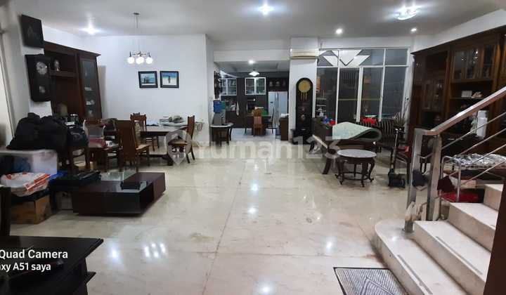 Rumah Besar 300M2 Jalan Boulevard Green Garden Dijual Cepat 2