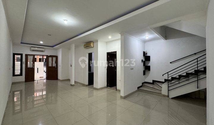 Rumah 3lt Strategis Komplek Green Ville Jakarta Barat 2
