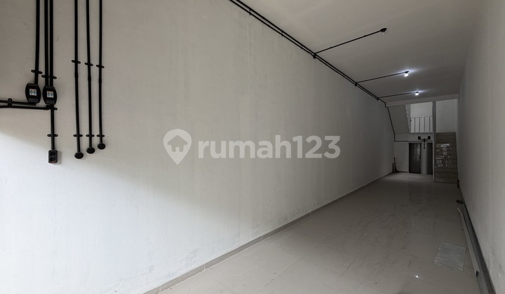 2.5-Story Shop House (Ruko) in Plong Taman Cosmos, West Jakarta 2