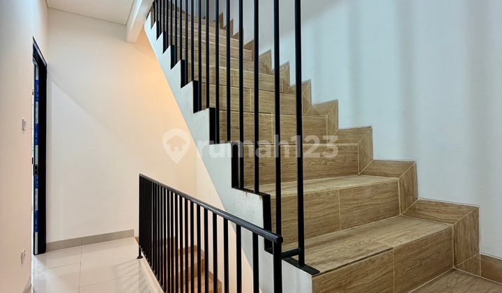 New 3-Storey Strategic House in Tanjung Duren, West Jakarta 12