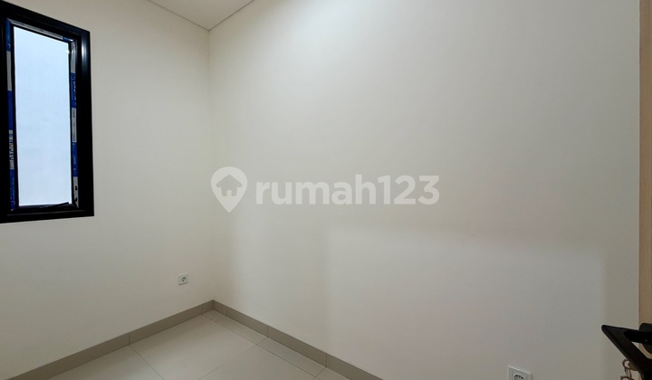 New 3-Storey Strategic House in Tanjung Duren, West Jakarta 11