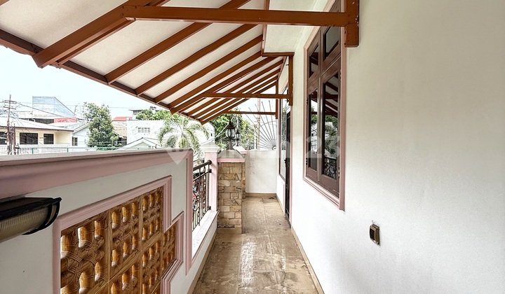 Rumah Huk 2.5 Lantai Tanjung Duren Jakarta Barat 2