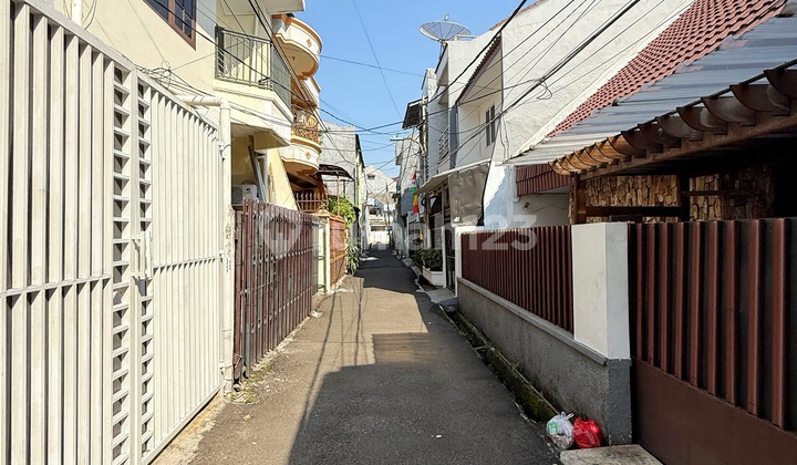 Rumah Hitung Tanah Akses 1 Mobil Tanjung Duren Jakarta Barat