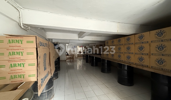 Old House Land Area 2 Cars Row Cosmos Garden Queen West Jakarta 2