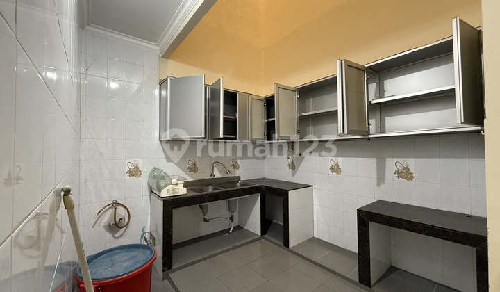 Rumah 8X18 Depan Taman Green Ville Jakarta Barat