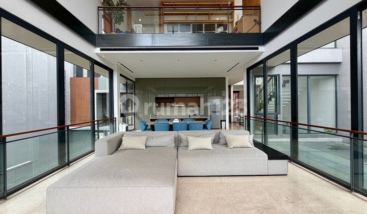 Rumah Kolam Renang dan Lift Pribadi Cluster Navapark BSD Tangerang 2