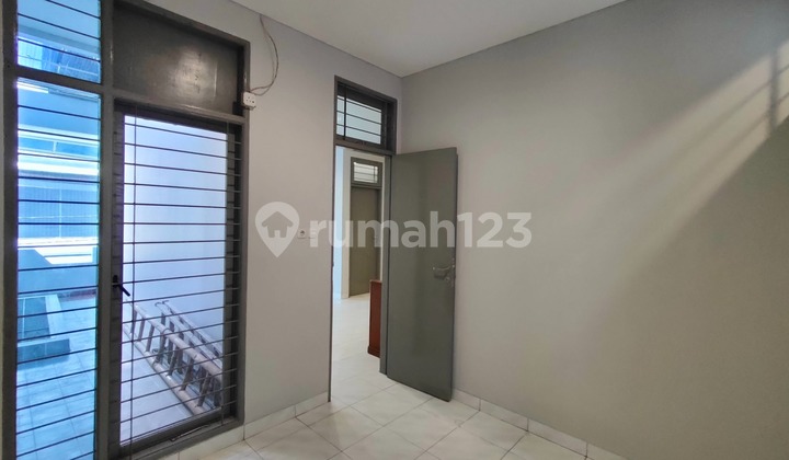 Rumah 2 Lantai Siap Huni Strategis Cluster Tomang Jakarta Barat 2