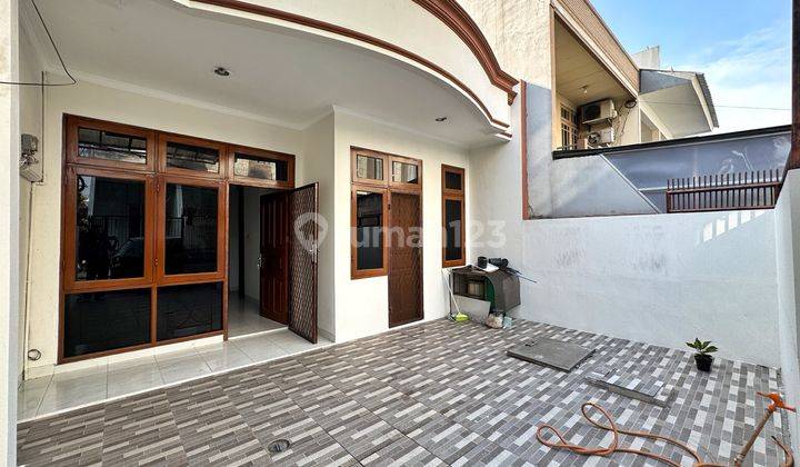 Rumah Siap Huni 6x15 Bersih Terawat Taman Ratu Jakarta Barat 1
