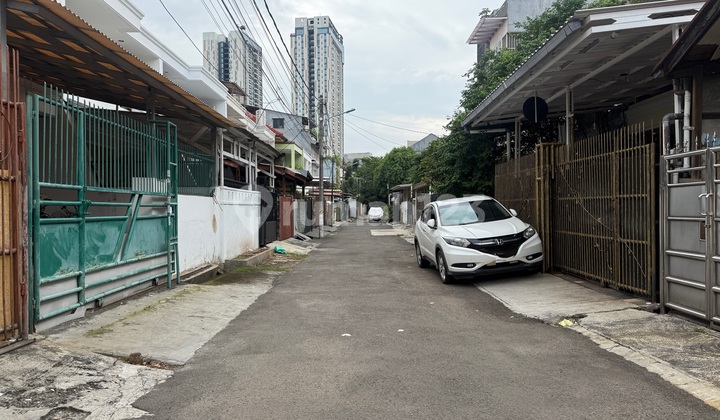 Rumah Modern 2.5 Lantai Row 2Mobil Taman Ratu Jakarta Barat 2