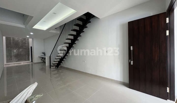 Rumah Baru 3lt Row Jalan 2 Mobil Komplek Taman Ratu Jakarta Barat 2