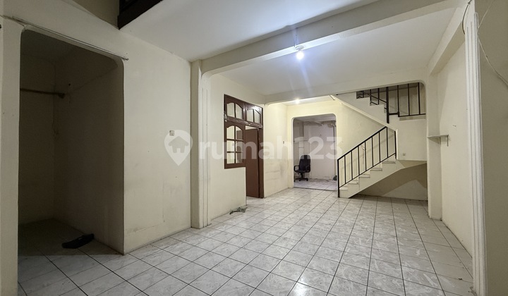 Habitable House 7x15 Row for 2 Cars in Duri Kepa Complex, West Jakarta