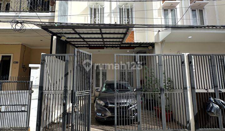 Rumah 3 Lantai Furnish Lebar Jalan 2mobil Cluster Taman Ratu Jakarta Barat 1