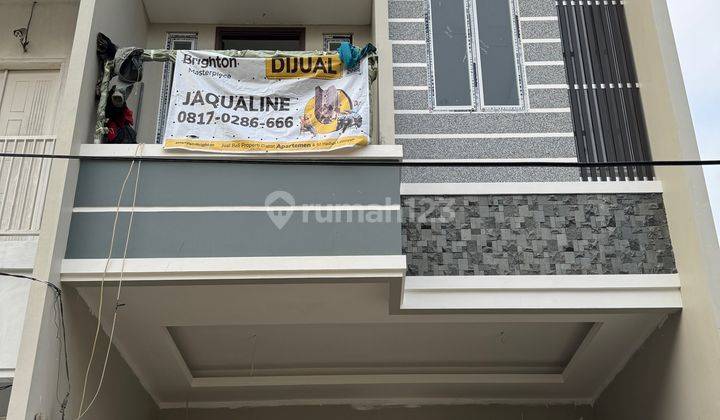 Rumah Baru 3 Lantai Carport 2 Mobil Strategis Perumahan Dekat Tanjung Duren, Jakarta Barat 1