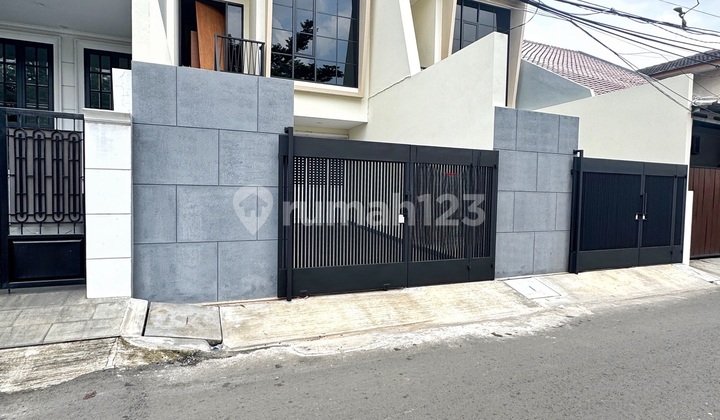 New 3-Storey House Beautiful Majestic Strategic Tomang West Jakarta New 3-Storey House Beautiful Majestic Strategic Tomang West Jakarta