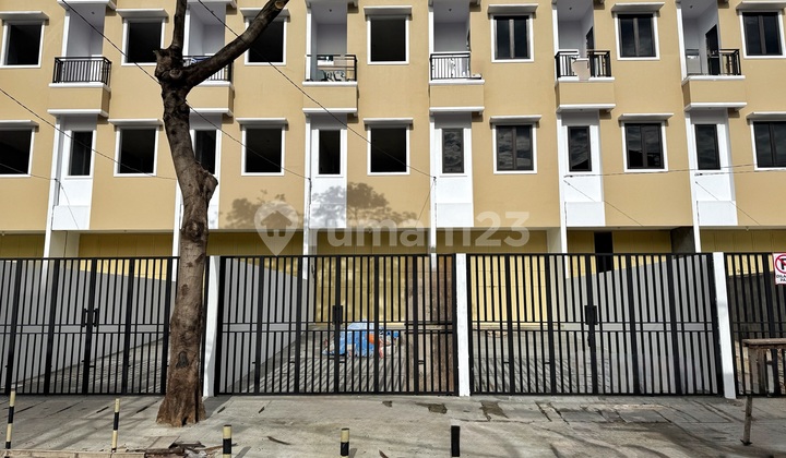 Ruko Strategis 4x31 Kavling Polri Jelambar Jakarta Barat Ruko Strategis 4x31 Kavling Polri Jelambar Jakarta Barat