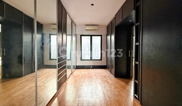 Luxurious Corner House with Basement and Swimming Pool in Kebayoran Lama, South Jakarta 5