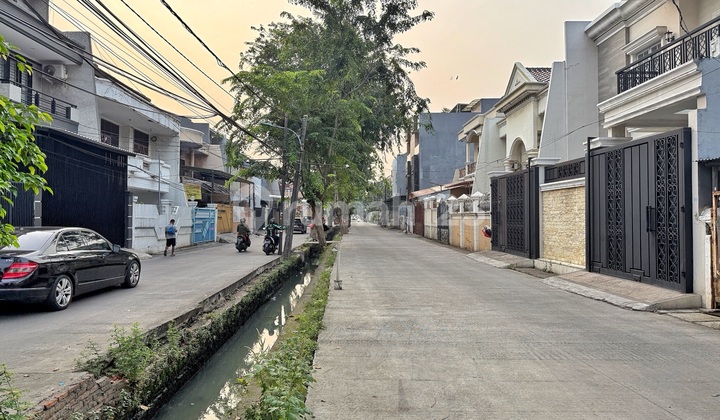 New 4-Story Strategic Shop House by Bustling Road, Taman Ratu near Tanjung Duren, West Jakarta 2