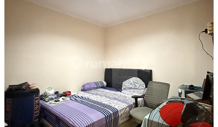 Cool 3-Story House Flood-Free 2-Car Row Tanjung Duren Selatan West Jakarta