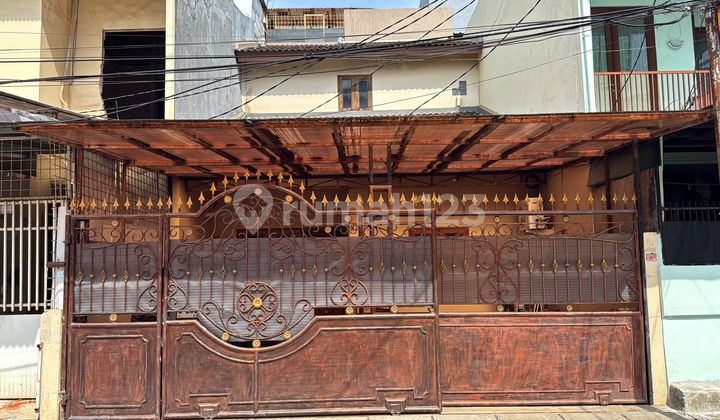 Rumah Semi Furnish Siap Huni Taman Cosmos Dekat Taman Ratu Jakarta Barat