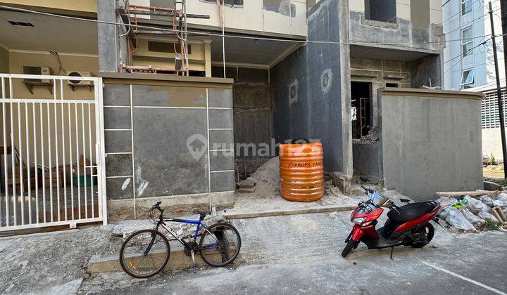Rumah Baru 2.5 Lantai Dekat Taman Green Ville Jakarta Barat 1