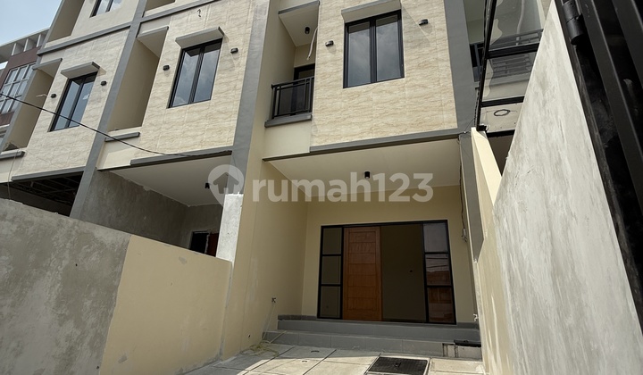 Rumah Baru bisa Usaha Row Jalan 3Mobil Duri Kepa Dekat Tanjung Duren Jakarta Barat